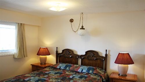 Cozy Court Motel Sechelt Eksteriør bilde